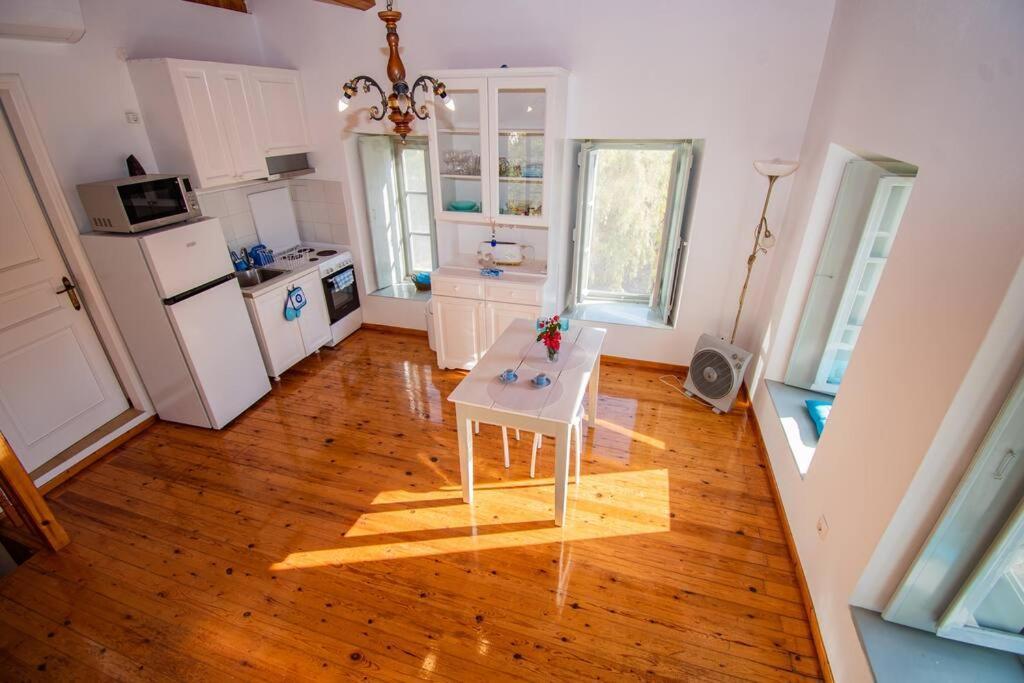 Iolis Loft Hydra Apartment *